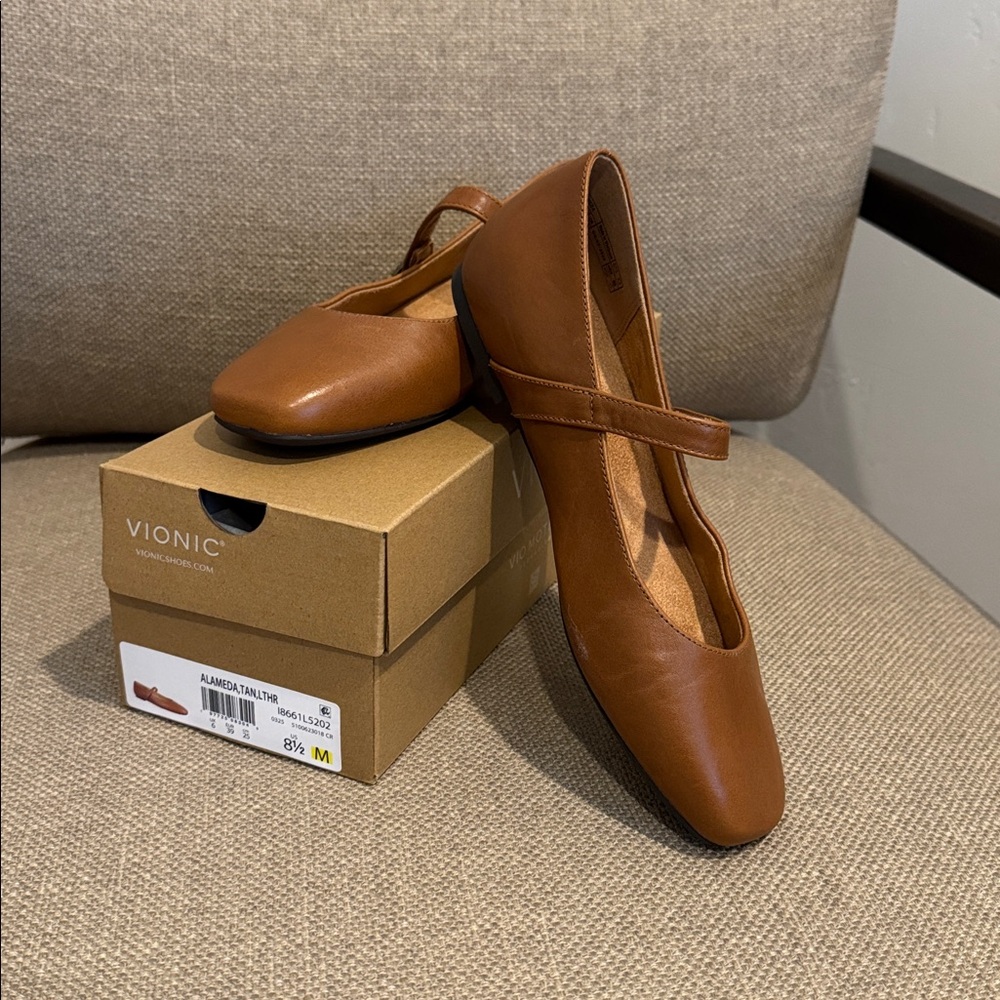 NWT Vionic Alameda Mary Jane Flats, tan, size 8.5